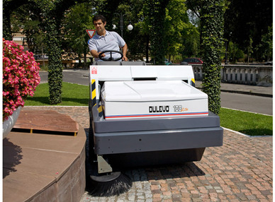 意大利道路宝Dulevo 120 Elite驾驶式扫地机